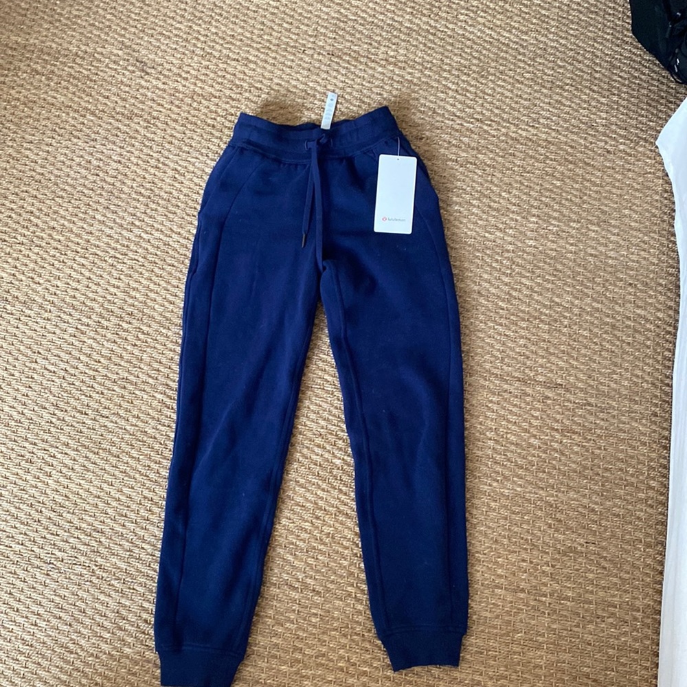 COPY - NWT Lululemon Scuba Jogger size 0. Navy